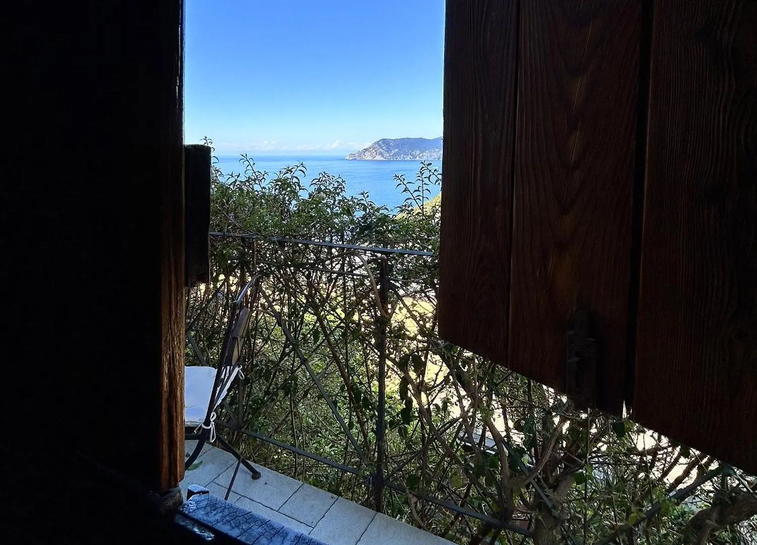 Pietra Azzurra, Newly Renovated Apartment Corniglia