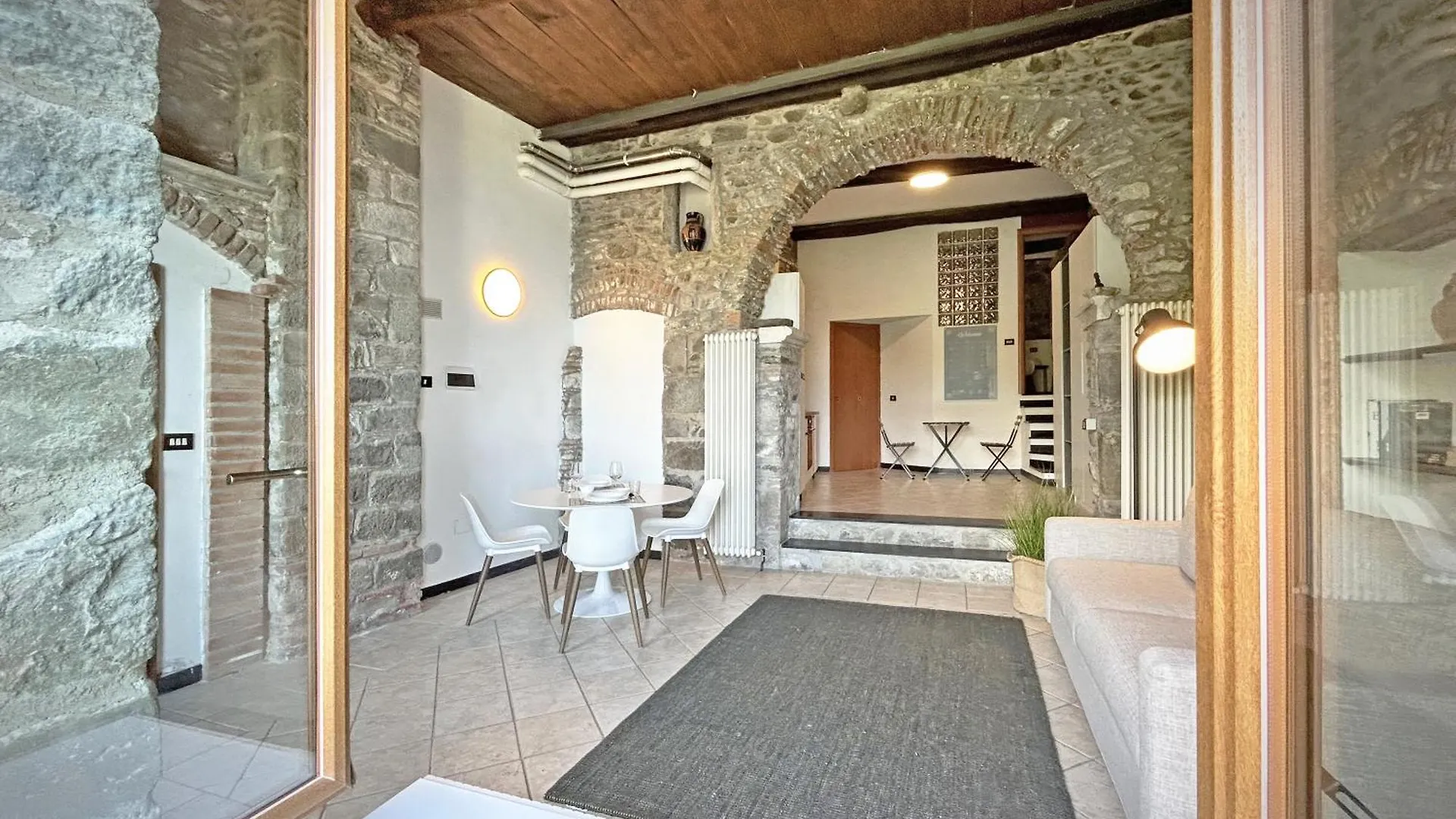 Pietra Azzurra, Newly Renovated Apartment Corniglia