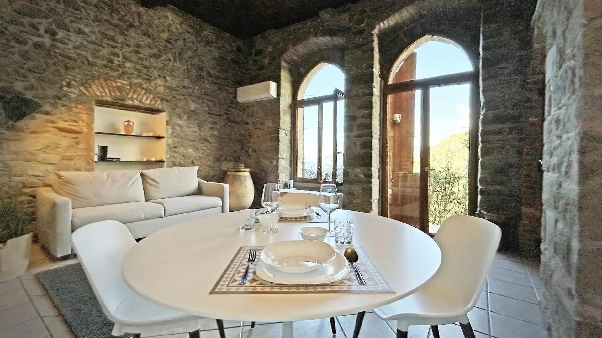 Pietra Azzurra, Newly Renovated Apartment Corniglia Italy