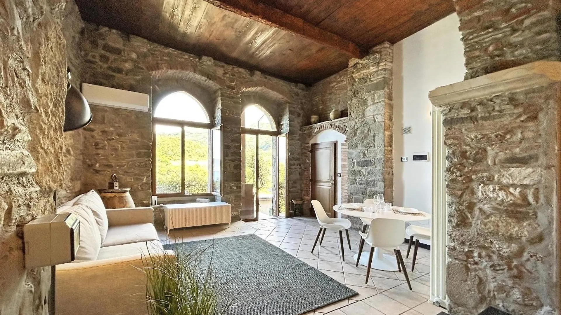 Pietra Azzurra, Newly Renovated Apartment Corniglia