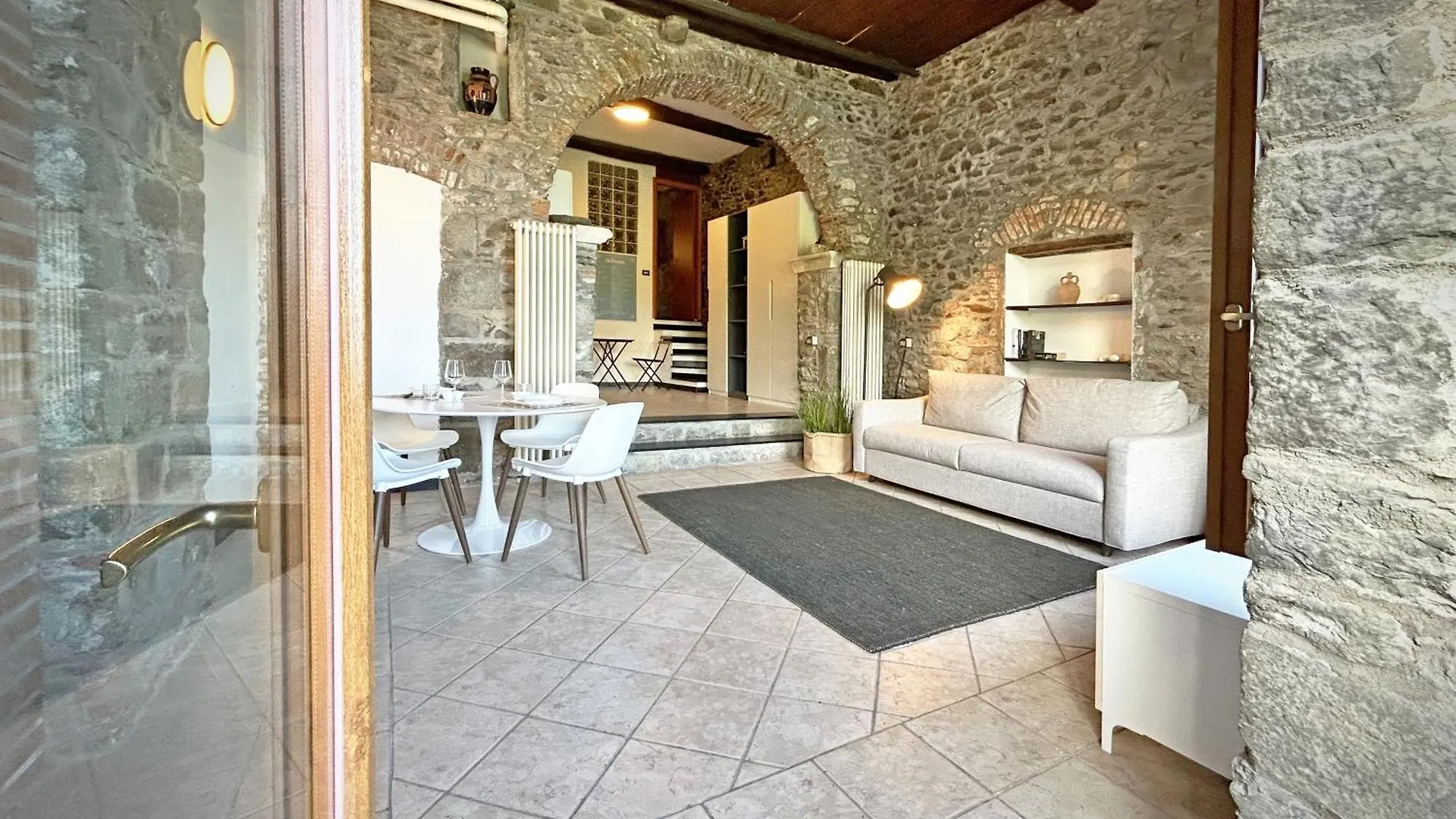 Pietra Azzurra, Newly Renovated Apartment Corniglia