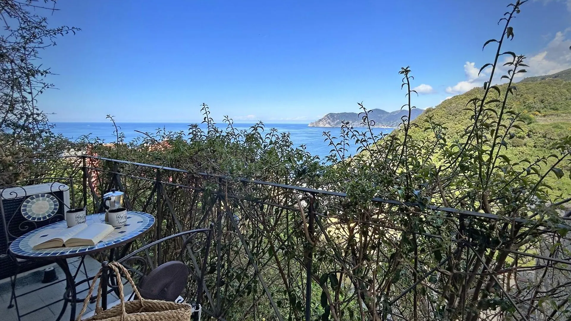 Pietra Azzurra, Newly Renovated Apartment Corniglia Italy